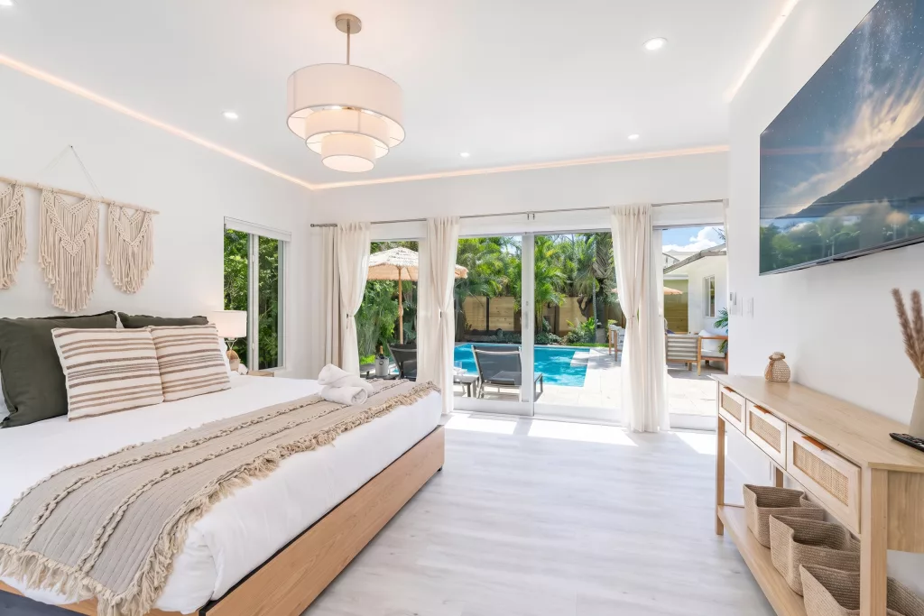 Las Olas Villa bedroom